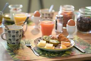 Villa Bougainville by Happyculture