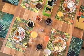 Villa Bougainville by Happyculture