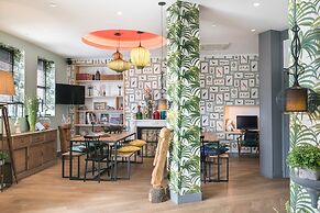 Villa Bougainville by Happyculture