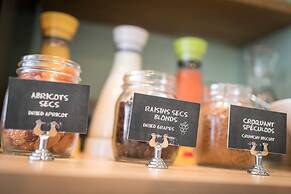 Villa Bougainville by Happyculture