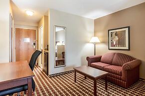 Quality Suites Paducah I-24