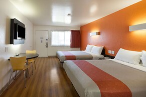 Motel 6 Claremont, CA