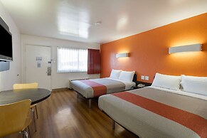 Motel 6 Claremont, CA