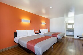 Motel 6 Claremont, CA