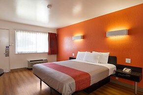 Motel 6 Claremont, CA