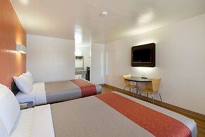 Motel 6 Claremont, CA