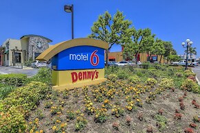 Motel 6 Claremont, CA