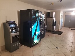 Days Inn & Suites by Wyndham Webster NASA-ClearLake-Houston