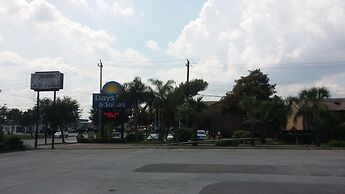 Days Inn & Suites by Wyndham Webster NASA-ClearLake-Houston