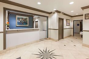 Days Inn & Suites by Wyndham Webster NASA-ClearLake-Houston