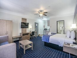 Days Inn & Suites by Wyndham Webster NASA-ClearLake-Houston