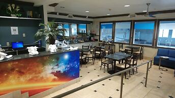 Days Inn & Suites by Wyndham Webster NASA-ClearLake-Houston