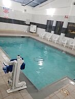 Days Inn & Suites by Wyndham Webster NASA-ClearLake-Houston