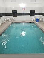 Days Inn & Suites by Wyndham Webster NASA-ClearLake-Houston
