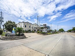 Days Inn & Suites by Wyndham Webster NASA-ClearLake-Houston