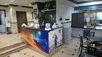 Days Inn & Suites by Wyndham Webster NASA-ClearLake-Houston