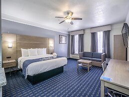 Days Inn & Suites by Wyndham Webster NASA-ClearLake-Houston