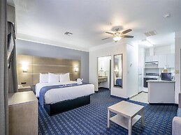 Days Inn & Suites by Wyndham Webster NASA-ClearLake-Houston