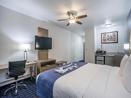 Days Inn & Suites by Wyndham Webster NASA-ClearLake-Houston