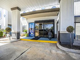 Days Inn & Suites by Wyndham Webster NASA-ClearLake-Houston