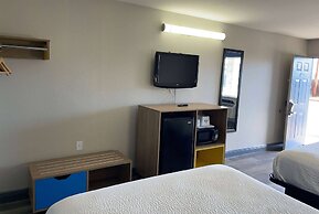 Days Inn by Wyndham San Antonio Southeast/Frost Bank Center