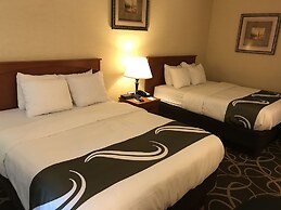 Quality Hotel & Suites At The Falls