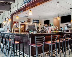 Quality Hotel & Suites At The Falls