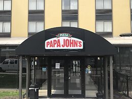 Quality Hotel & Suites At The Falls