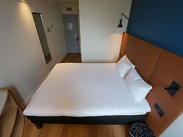 ibis Lyon Est Bron
