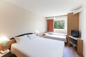 ibis Lyon Est Bron