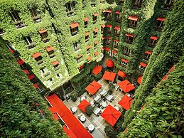 Hôtel Plaza Athénée - Dorchester Collection
