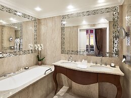 Hôtel Plaza Athénée - Dorchester Collection