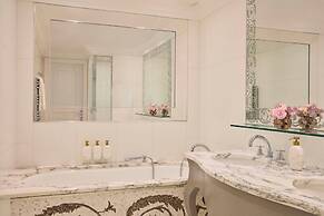 Hôtel Plaza Athénée - Dorchester Collection