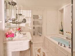 Hôtel Plaza Athénée - Dorchester Collection