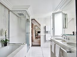 Hôtel Plaza Athénée - Dorchester Collection