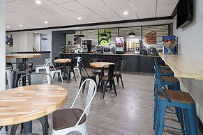 La Quinta Inn by Wyndham Buffalo Airport