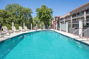 Super 8 by Wyndham Austin University/Downtown Area