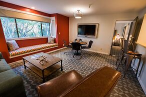 Chaminade Resort & Spa