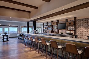 Chaminade Resort & Spa
