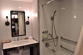 Chaminade Resort & Spa