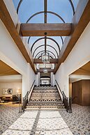 Chaminade Resort & Spa