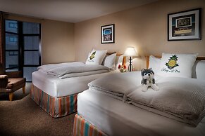 Staypineapple, University Inn, University District Seattle