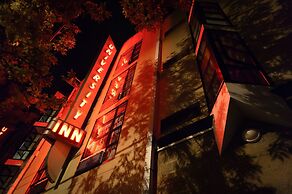 Staypineapple, University Inn, University District Seattle