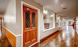 Orangewood Inn & Suites Midtown