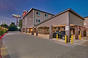 Orangewood Inn & Suites Midtown