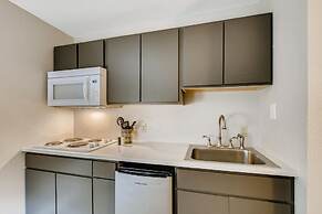 Orangewood Inn & Suites Midtown