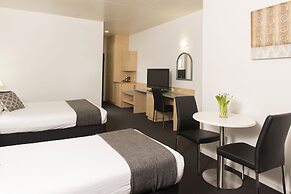 Adelaide Riviera Hotel