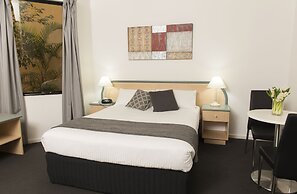 Adelaide Riviera Hotel