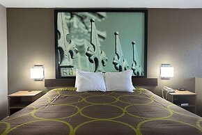 Super 8 by Wyndham Monroe