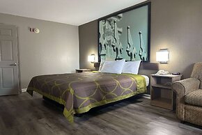 Super 8 by Wyndham Monroe